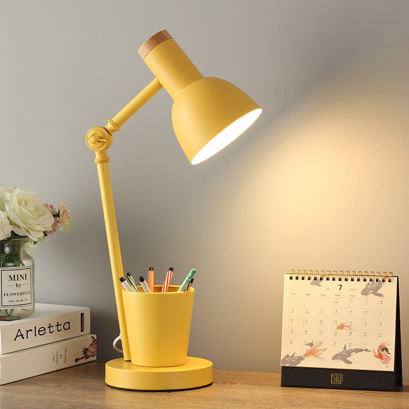 Lampe de table contemporaine en bois massif avec dôme nordique en fer à 1 lumière pour chambre 