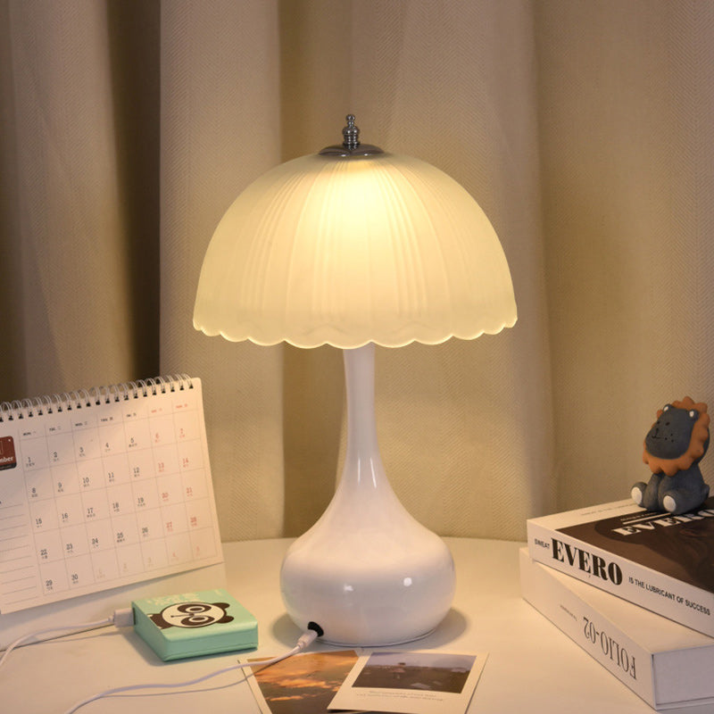 Lampe de Table à Dôme en Verre et Fer LED Traditionnelle pour Chambre 