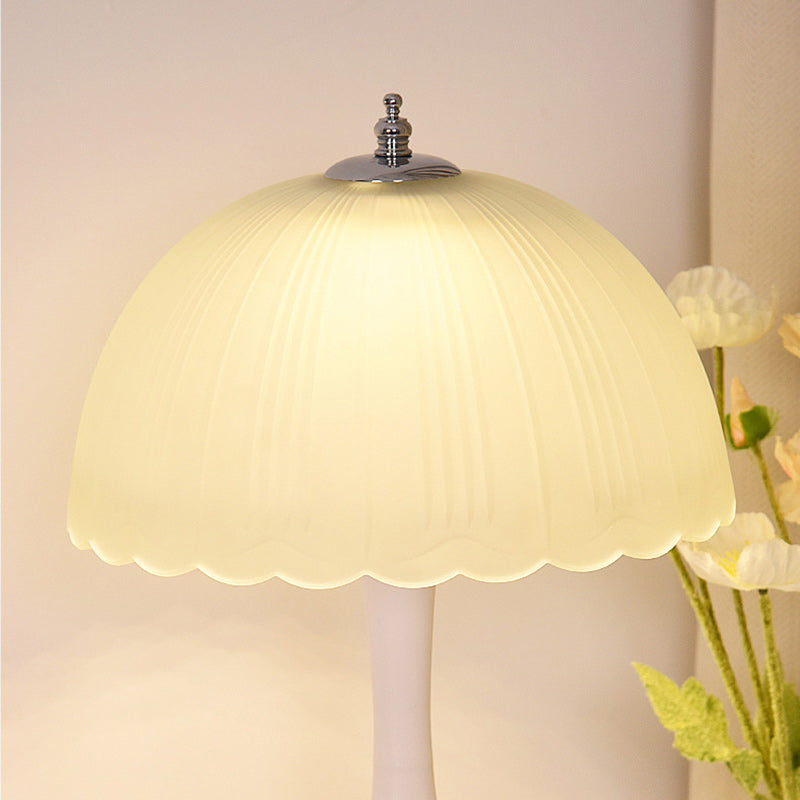 Lampe de Table à Dôme en Verre et Fer LED Traditionnelle pour Chambre 