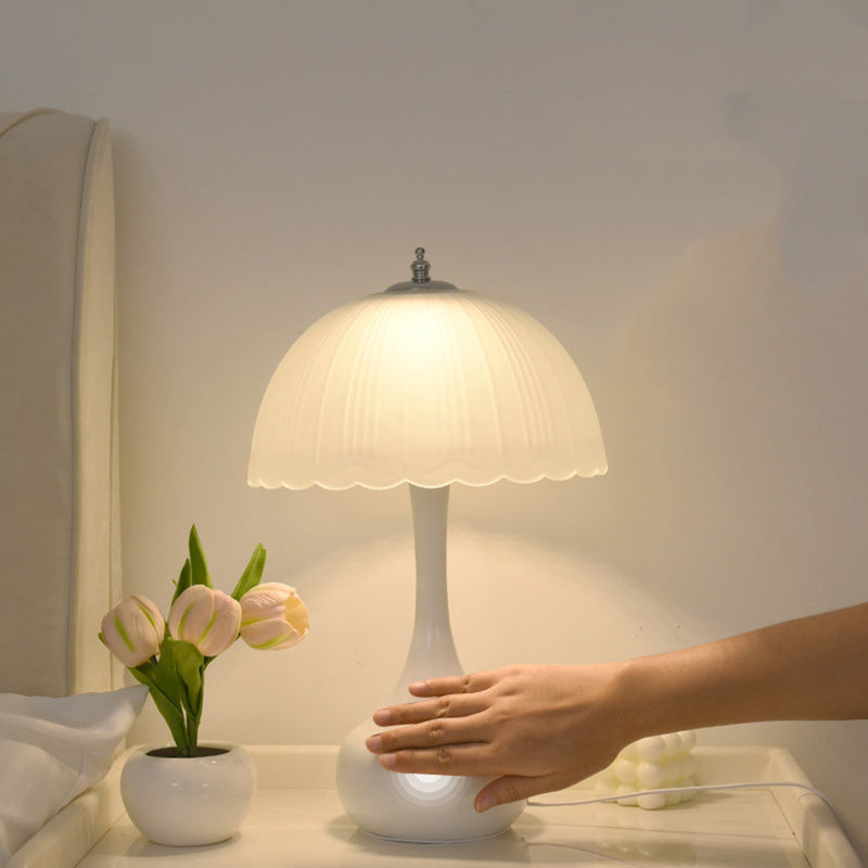 Lampe de Table à Dôme en Verre et Fer LED Traditionnelle pour Chambre 