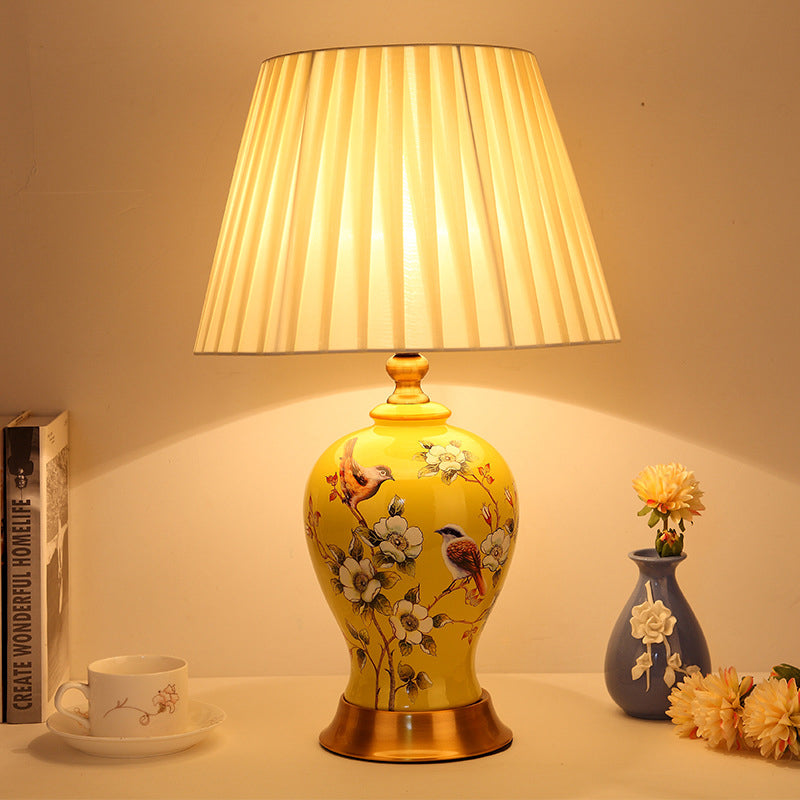 Traditionelle chinesische Kegelstumpf-Tischlampe aus Keramikgewebe mit 1 Licht für Schlafzimmer 