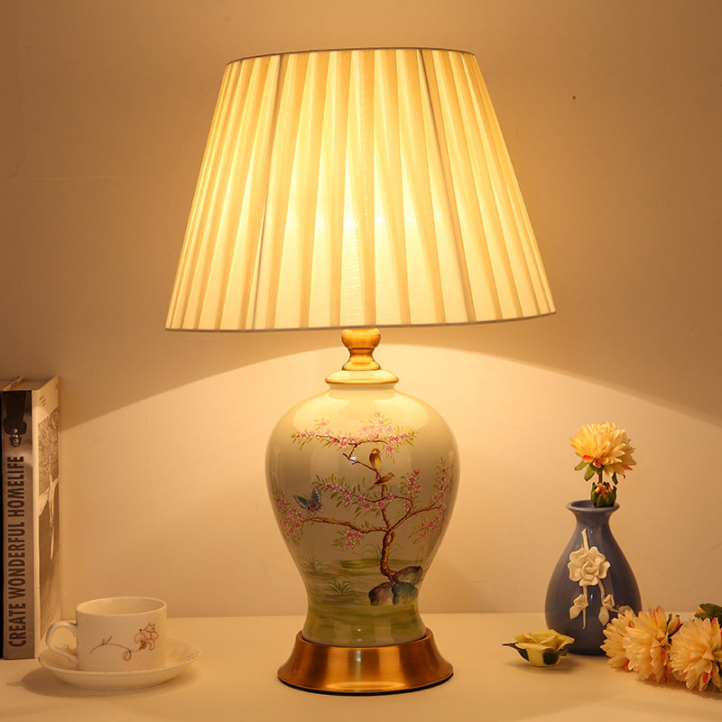 Traditionelle chinesische Kegelstumpf-Tischlampe aus Keramikgewebe mit 1 Licht für Schlafzimmer 