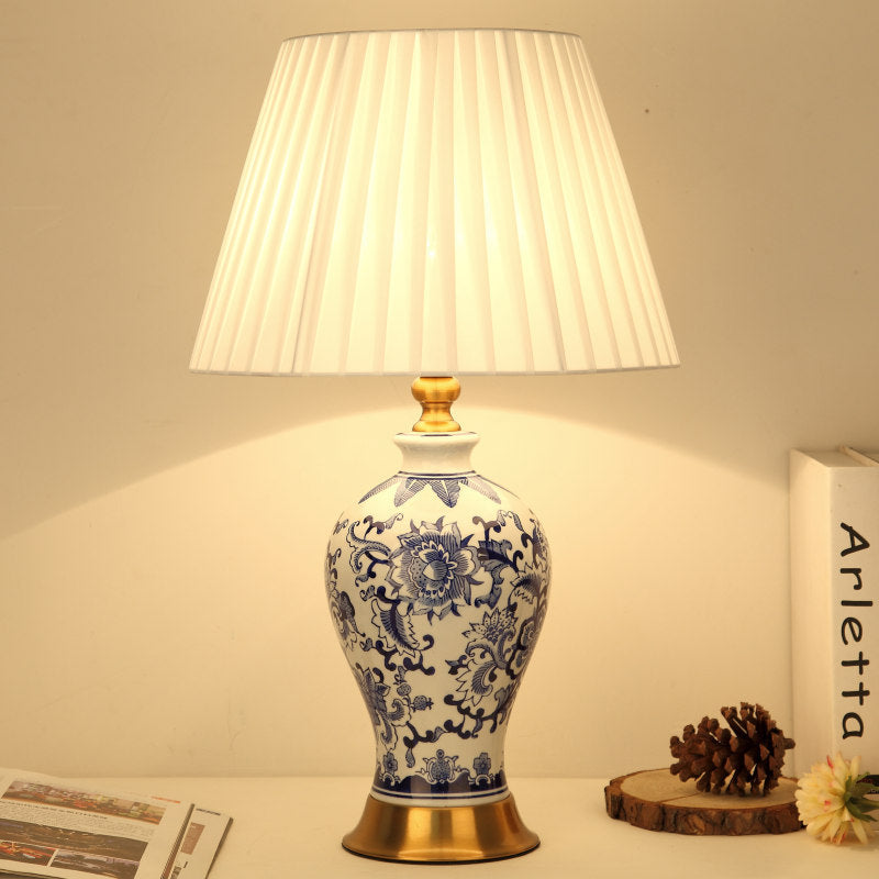 Traditionelle chinesische Kegelstumpf-Tischlampe aus Keramikgewebe mit 1 Licht für Schlafzimmer 
