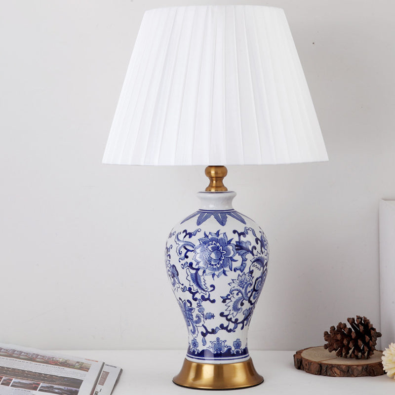 Traditionelle chinesische Kegelstumpf-Tischlampe aus Keramikgewebe mit 1 Licht für Schlafzimmer 