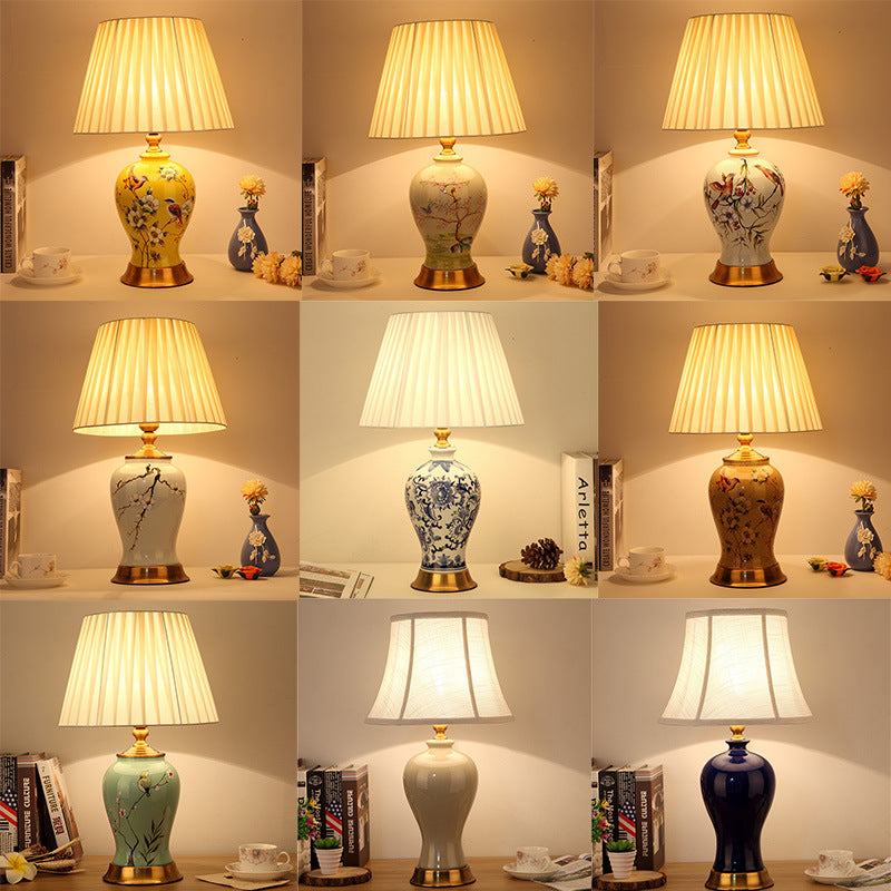 Traditionelle chinesische Kegelstumpf-Tischlampe aus Keramikgewebe mit 1 Licht für Schlafzimmer 