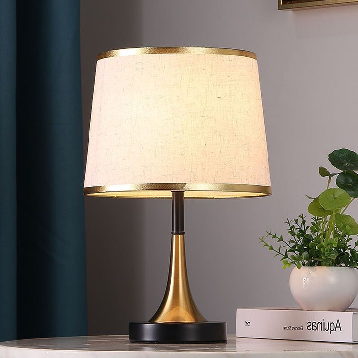 Lampe de table traditionnelle vintage en tissu métallique à 1 lumière pour chambre 
