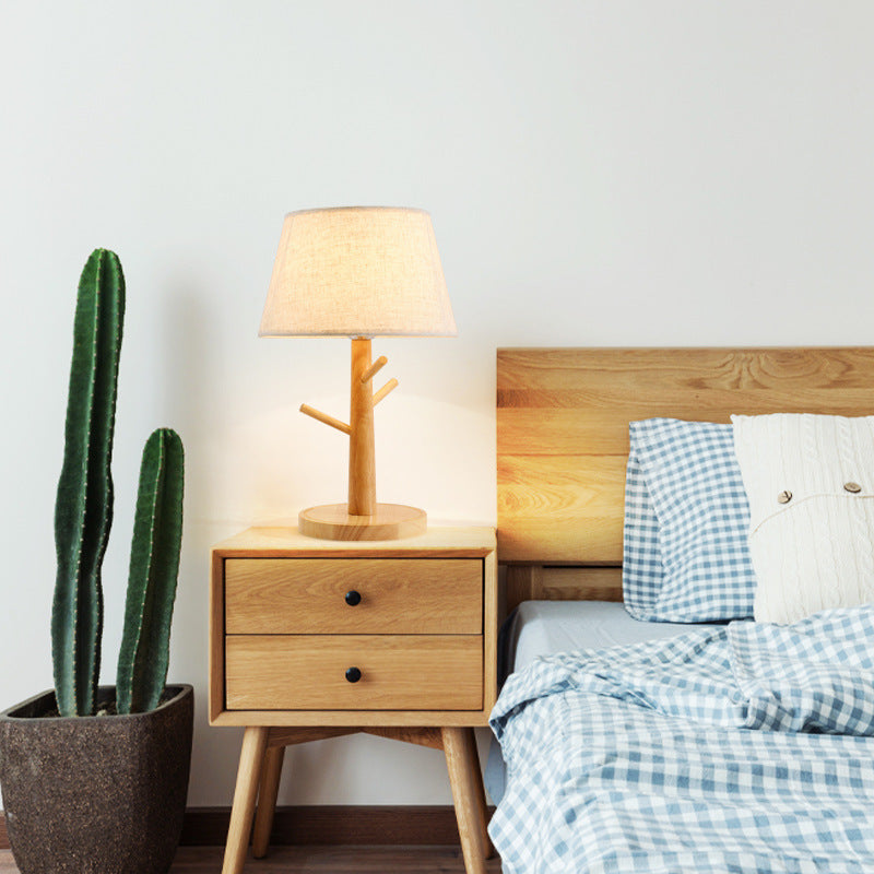 Moderne Einfachheit Kegelstumpf Massivholz Stoff 1-Licht Tischlampe für Schlafzimmer 