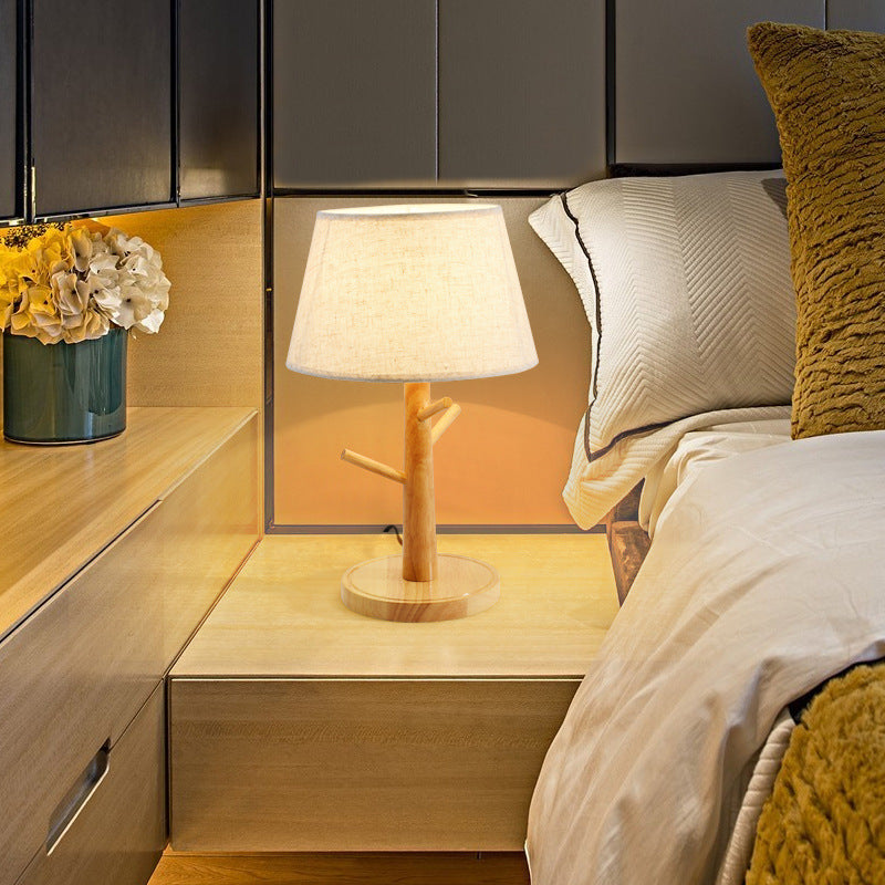 Moderne Einfachheit Kegelstumpf Massivholz Stoff 1-Licht Tischlampe für Schlafzimmer 
