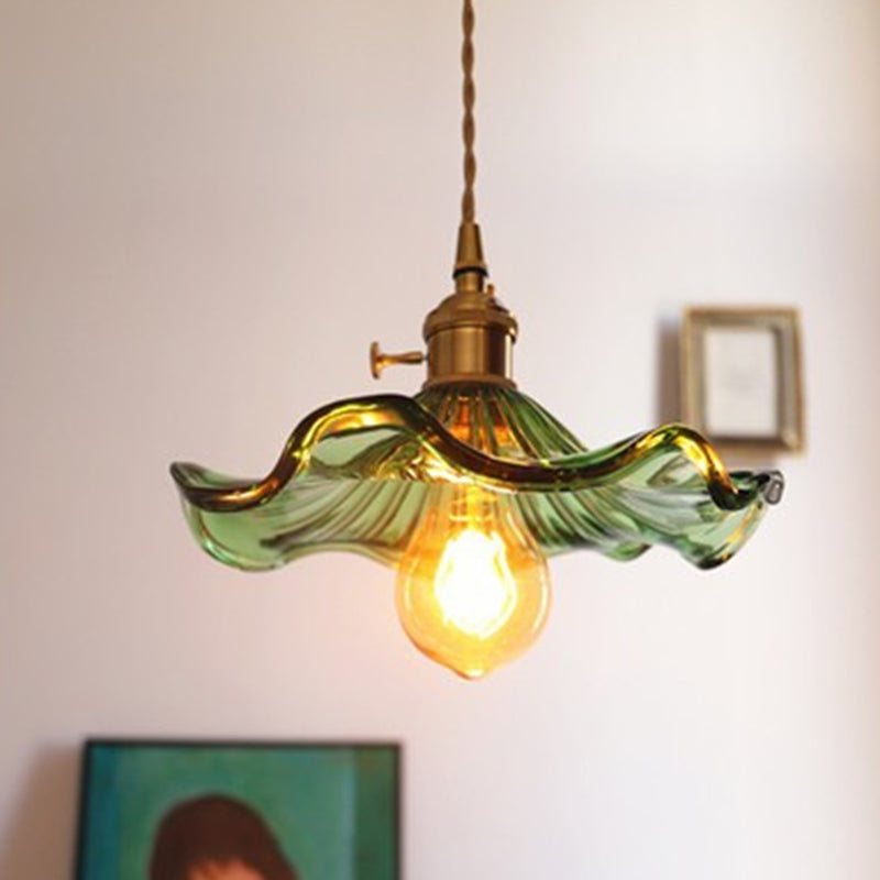 Lustre suspendu traditionnel vintage rond en verre et laiton avec une lumière pour le salon 