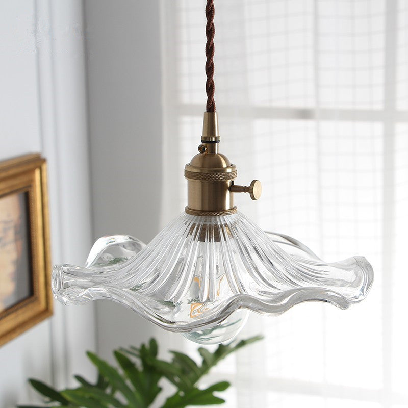 Lustre suspendu traditionnel vintage rond en verre et laiton avec une lumière pour le salon 