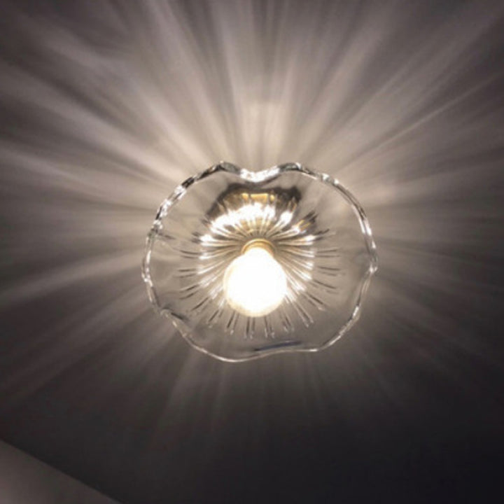Lustre suspendu traditionnel vintage rond en verre et laiton avec une lumière pour le salon 