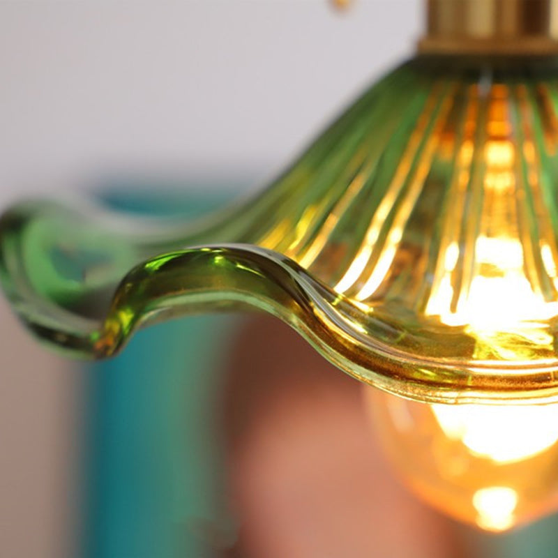 Lustre suspendu traditionnel vintage rond en verre et laiton avec une lumière pour le salon 