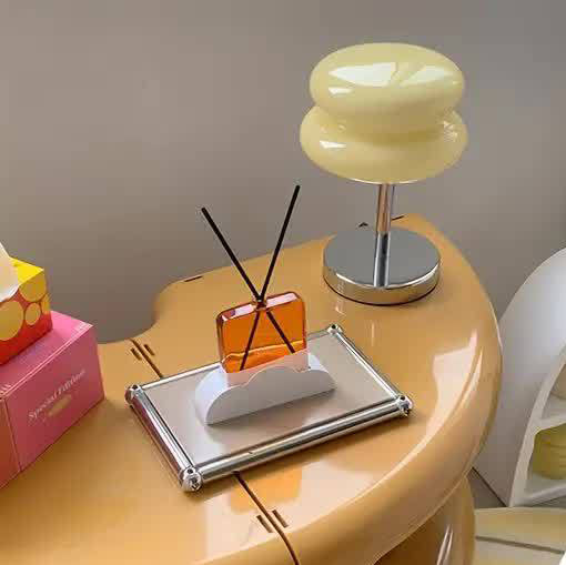 Zeitgenössische kreative Torten-Eisen-Glas-LED-Tischlampe für das Schlafzimmer 