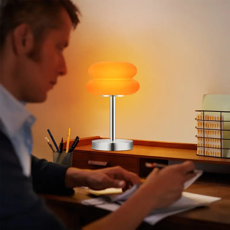 Zeitgenössische kreative Torten-Eisen-Glas-LED-Tischlampe für das Schlafzimmer 