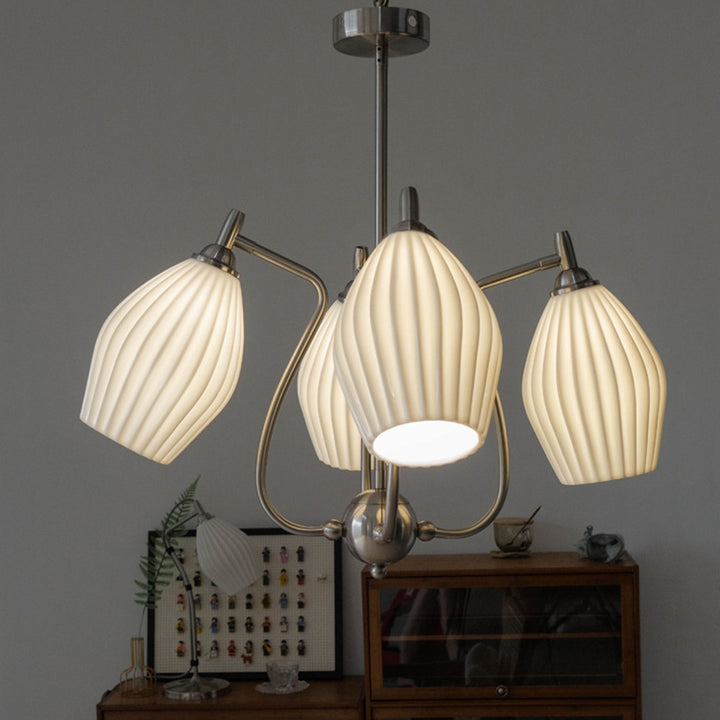 Lustre à 4 lumières en fer et verre avec motif de fleurs traditionnelles françaises pour salon 