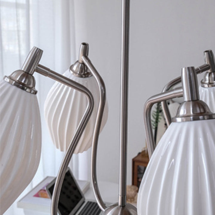 Lustre à 4 lumières en fer et verre avec motif de fleurs traditionnelles françaises pour salon 
