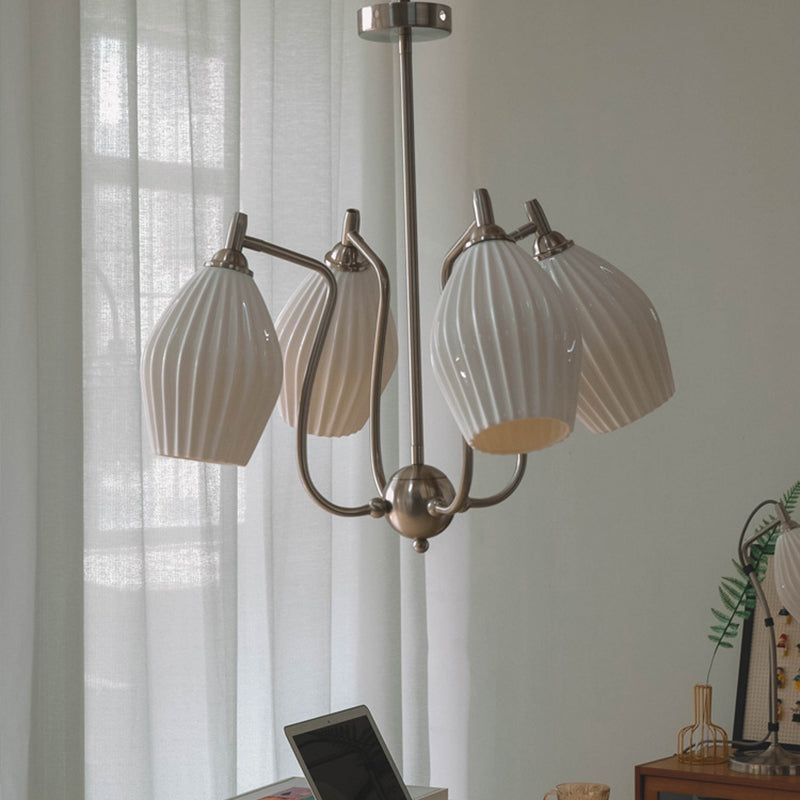 Lustre à 4 lumières en fer et verre avec motif de fleurs traditionnelles françaises pour salon 