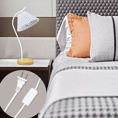 Moderne Einfachheit Kegelstumpf Eisen Stoff Massivholz 1-Licht Tischlampe für Schlafzimmer 