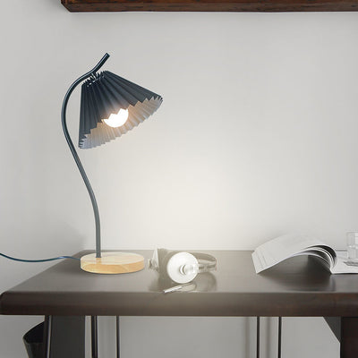 Moderne Einfachheit Kegelstumpf Eisen Stoff Massivholz 1-Licht Tischlampe für Schlafzimmer 