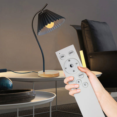 Moderne Einfachheit Kegelstumpf Eisen Stoff Massivholz 1-Licht Tischlampe für Schlafzimmer 