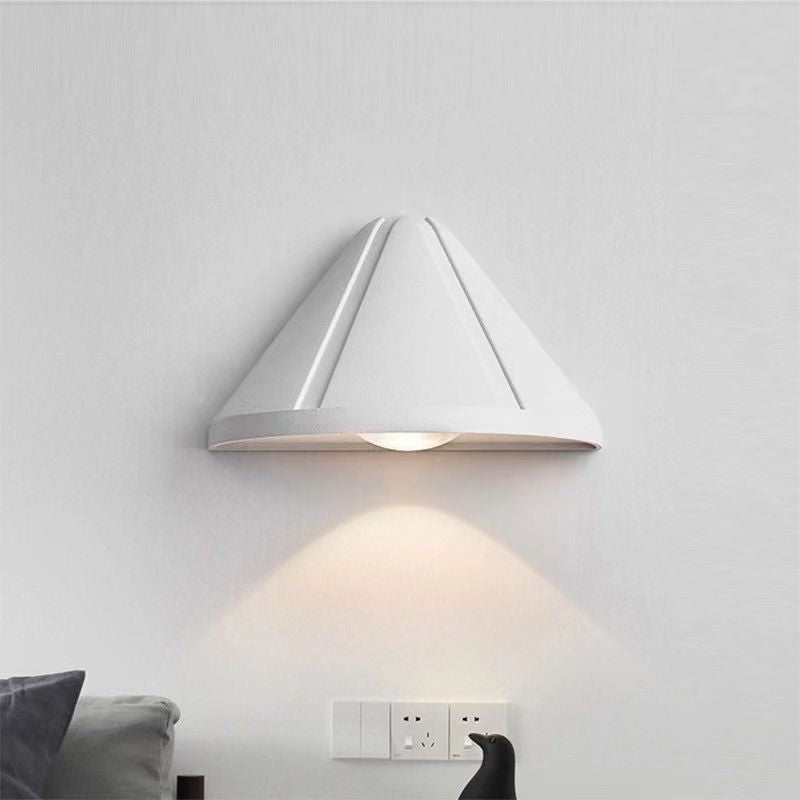 Moderne Einfachheit Halbkonus Aluminium Optische Linse LED Wandleuchte für Schlafzimmer 
