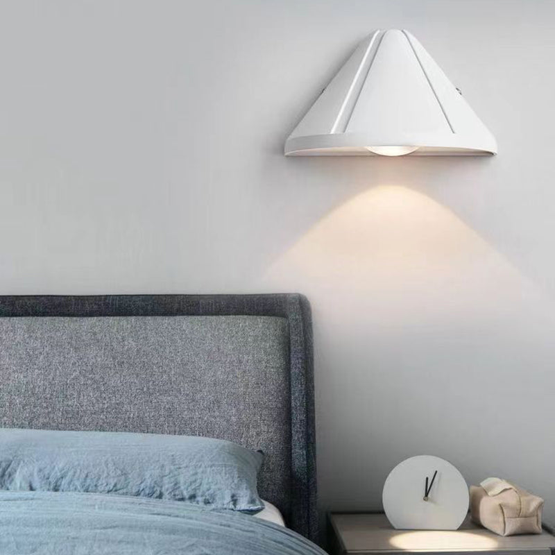 Moderne Einfachheit Halbkonus Aluminium Optische Linse LED Wandleuchte für Schlafzimmer 