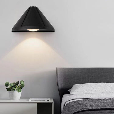 Moderne Einfachheit Halbkonus Aluminium Optische Linse LED Wandleuchte für Schlafzimmer 