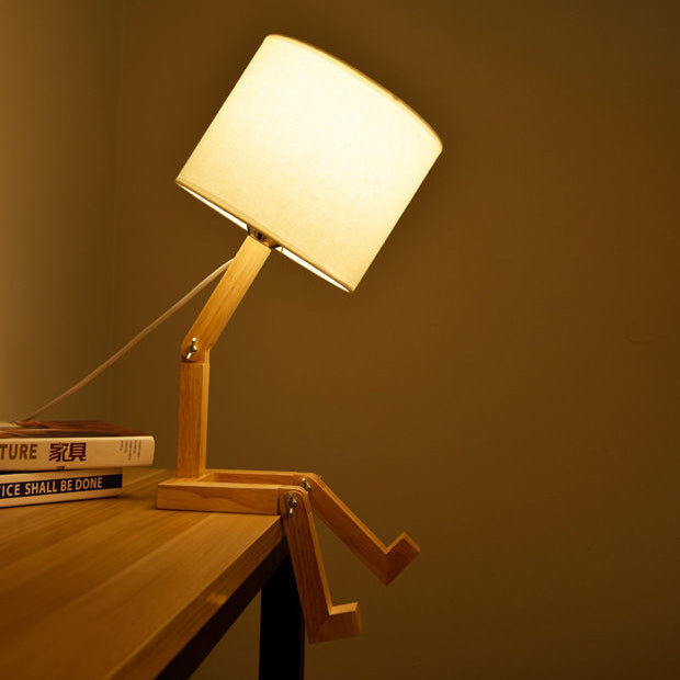 Zeitgenössische Kreative Humanoide Roboter Stoff Massivholz 1-Licht Tischlampe Für Schlafzimmer 