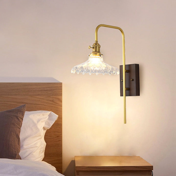 Zeitgenössische nordische fliegende Untertasse aus Gummibaumholz, Eisen und Glas 1-Licht-Wandleuchte für das Schlafzimmer 