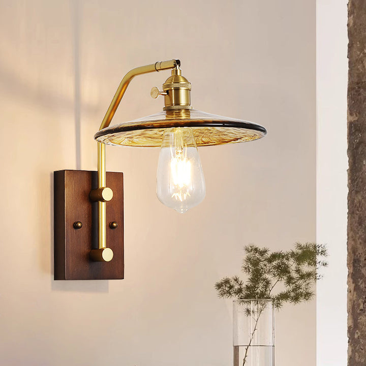 Zeitgenössische nordische fliegende Untertasse aus Gummibaumholz, Eisen und Glas 1-Licht-Wandleuchte für das Schlafzimmer 