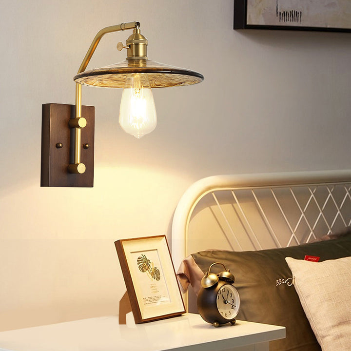 Zeitgenössische nordische fliegende Untertasse aus Gummibaumholz, Eisen und Glas 1-Licht-Wandleuchte für das Schlafzimmer 