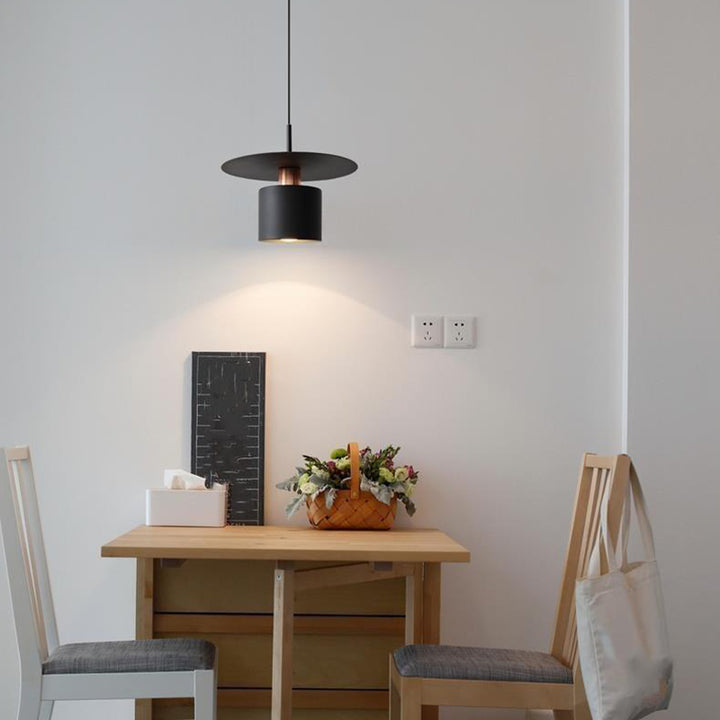 Cylindre de soucoupe volante à la simplicité moderne, suspension en fer à 1 lumière pour chambre à coucher 