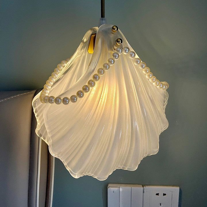 Lustre suspendu moderne en métal et verre à 1 lumière pour chambre à coucher dans le secteur du luxe 