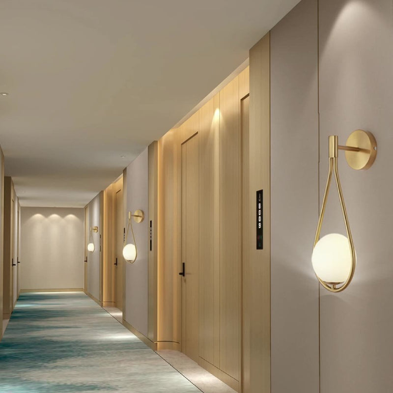 Zeitgenössische nordische Wassertropfen Eisen Glas 1-Licht Wandleuchte für das Schlafzimmer 