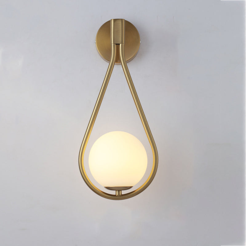 Zeitgenössische nordische Wassertropfen Eisen Glas 1-Licht Wandleuchte für das Schlafzimmer 