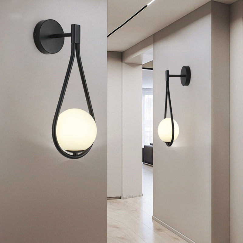 Zeitgenössische nordische Wassertropfen Eisen Glas 1-Licht Wandleuchte für das Schlafzimmer 