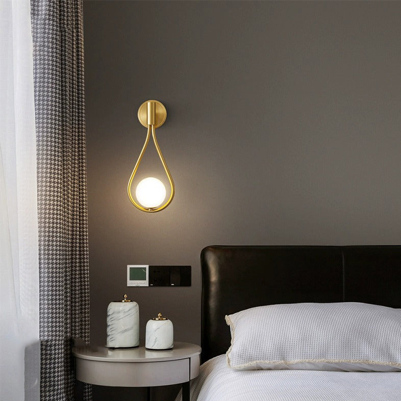 Zeitgenössische nordische Wassertropfen Eisen Glas 1-Licht Wandleuchte für das Schlafzimmer 