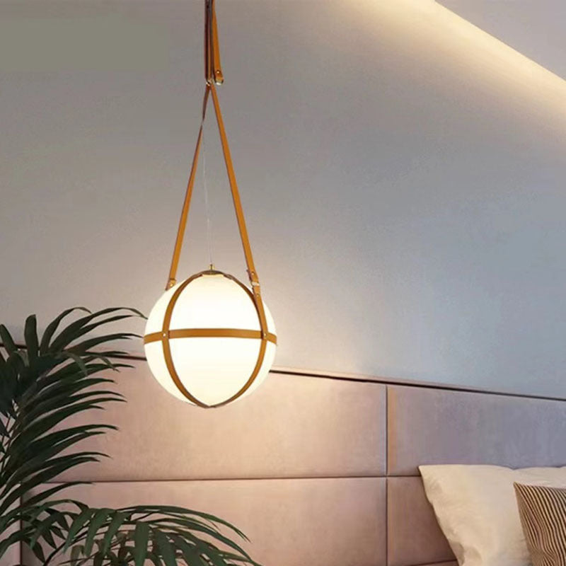 Lámpara colgante de 1 luz de hierro y cuero con globo minimalista moderno para dormitorio 