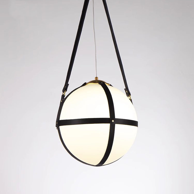 Lámpara colgante de 1 luz de hierro y cuero con globo minimalista moderno para dormitorio 