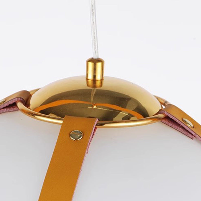 Lámpara colgante de 1 luz de hierro y cuero con globo minimalista moderno para dormitorio 