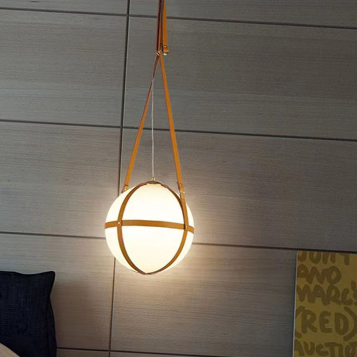 Lámpara colgante de 1 luz de hierro y cuero con globo minimalista moderno para dormitorio 