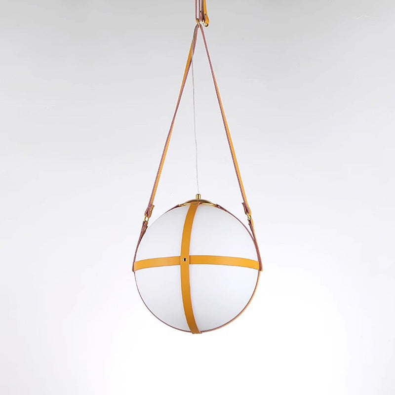 Lámpara colgante de 1 luz de hierro y cuero con globo minimalista moderno para dormitorio 
