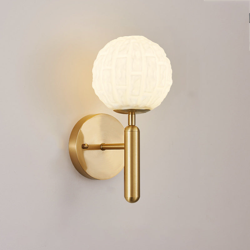 Applique murale en verre cuivre sphère nordique contemporaine 1 lumière pour chambre à coucher 