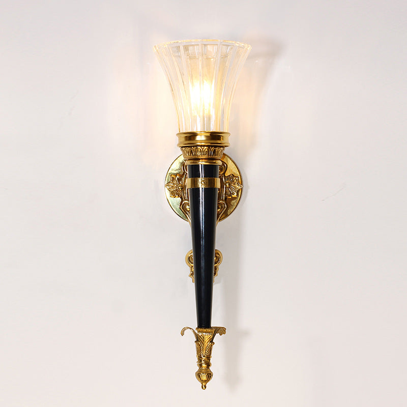 Traditionelle französische Fackelkegel-Kupfer-Glas-1-Licht-Wandleuchte für das Wohnzimmer 