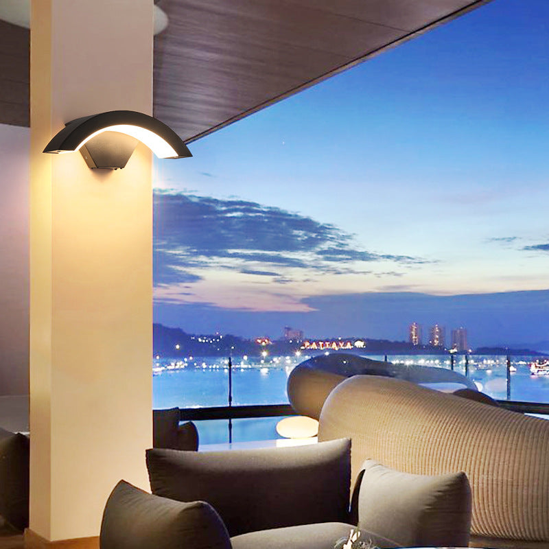 Lámpara de Aplique de Pared LED Impermeable de Aluminio Curvado y Plástico de Simplicidad Moderna para Patio Exterior 