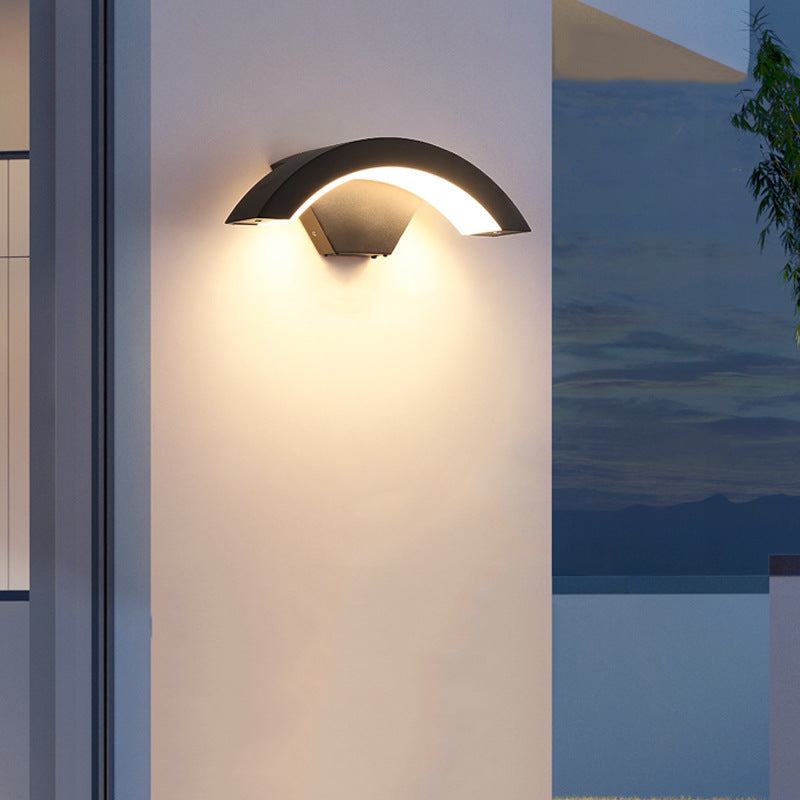 Lámpara de Aplique de Pared LED Impermeable de Aluminio Curvado y Plástico de Simplicidad Moderna para Patio Exterior 