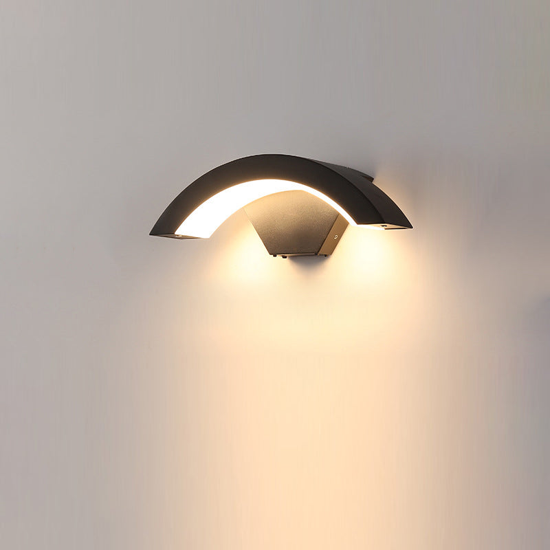 Lámpara de Aplique de Pared LED Impermeable de Aluminio Curvado y Plástico de Simplicidad Moderna para Patio Exterior 