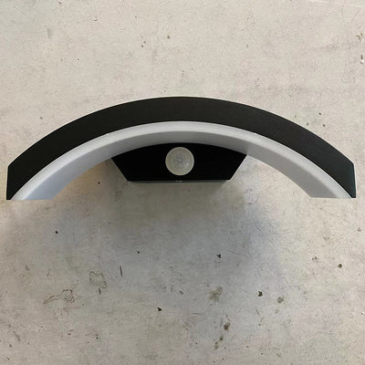 Lámpara de Aplique de Pared LED Impermeable de Aluminio Curvado y Plástico de Simplicidad Moderna para Patio Exterior 