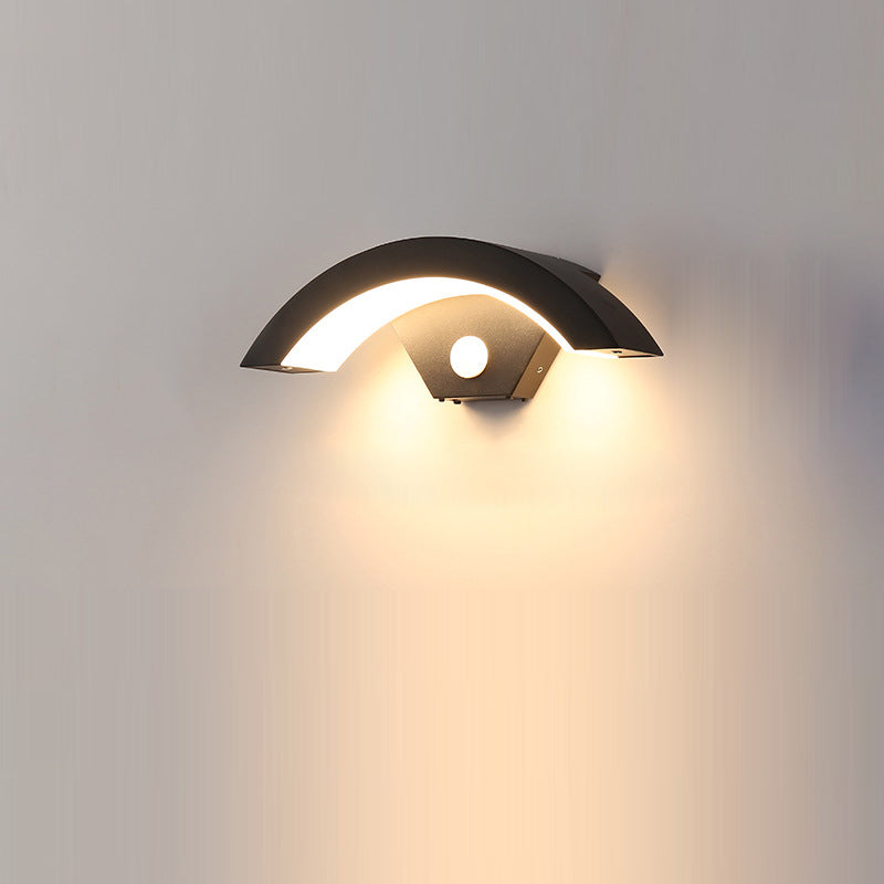 Lámpara de Aplique de Pared LED Impermeable de Aluminio Curvado y Plástico de Simplicidad Moderna para Patio Exterior 