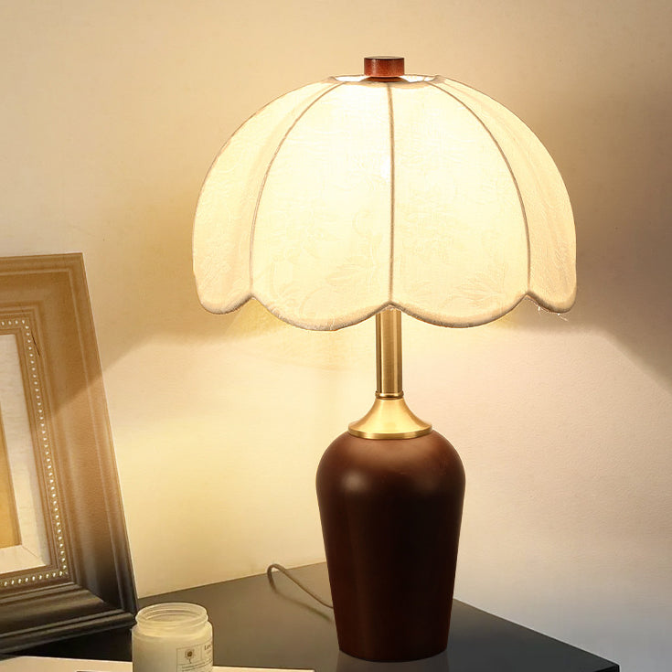 Traditionelle französische Kuppel aus Gummibaumholz und Kupferstoff 1-Licht Tischlampe für das Schlafzimmer 